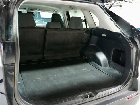 Used 2021 Toyota RAV4 LE image 9