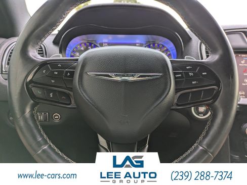 Used 2017 Chrysler 300 S RWD image 23