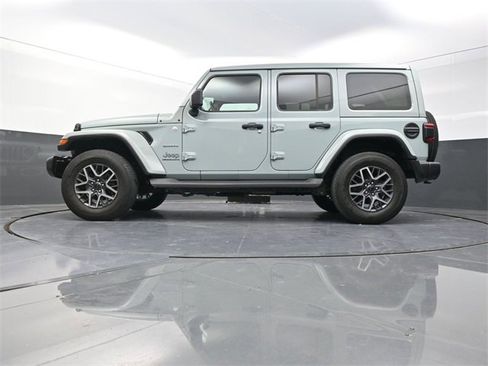 Used 2024 Jeep Wrangler Sahara image 20