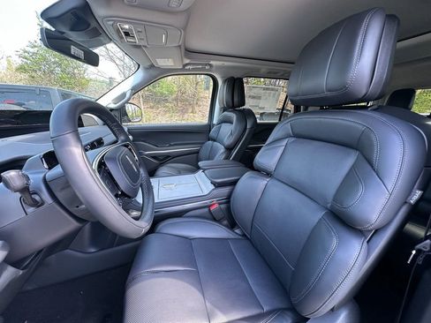New 2026 Lincoln Navigator Reserve AWD/4WD image 17