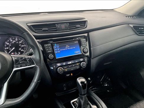 Used 2017 Nissan Rogue SV w/ SV Premium Package image 9