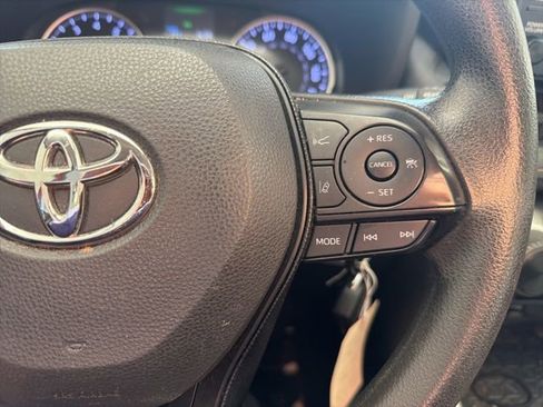 Used 2021 Toyota RAV4 LE image 19