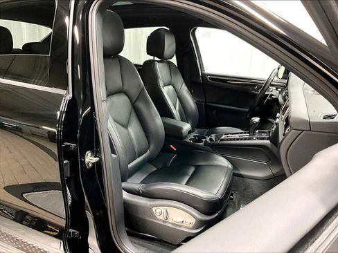 Used 2024 Porsche Macan image 30