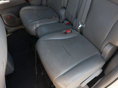 Used 2013 Toyota Highlander Limited AWD/4WD image 23