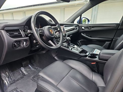 Certified 2023 Porsche Macan AWD/4WD image 4