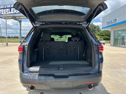 Used 2022 Chevrolet Traverse LT FWD image 12