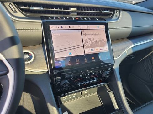 New 2025 Jeep Grand Cherokee Limited w/ Luxury Tech Group II image 25