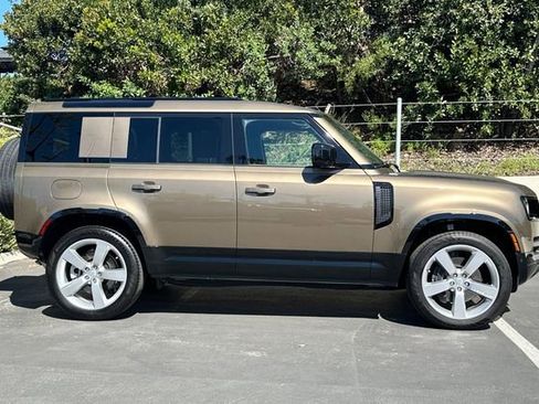 Certified 2025 Land Rover Defender 110 X-Dynamic SE image 6