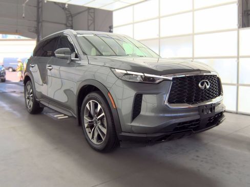 Certified 2023 INFINITI QX60 Luxe w/ Vision Package AWD/4WD image 3