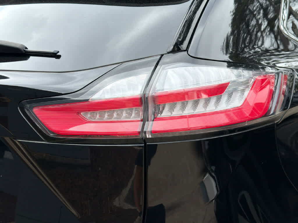 Used 2023 Ford Edge Titanium AWD/4WD image 7