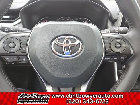 Used 2025 Toyota RAV4 XLE Premium image 17