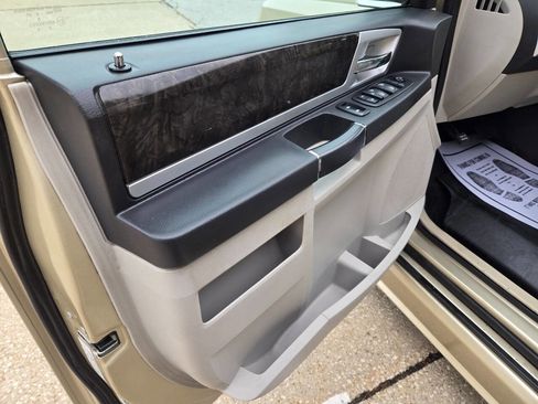 Used 2010 Dodge Grand Caravan SXT image 19