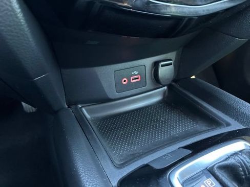 Used 2018 Nissan Rogue SV AWD/4WD image 33