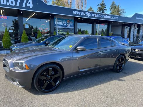 Used 2014 Dodge Charger SE image 1
