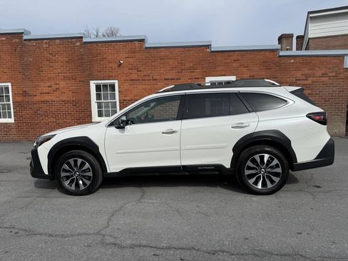 Used 2023 Subaru Outback Touring XT AWD/4WD image 1