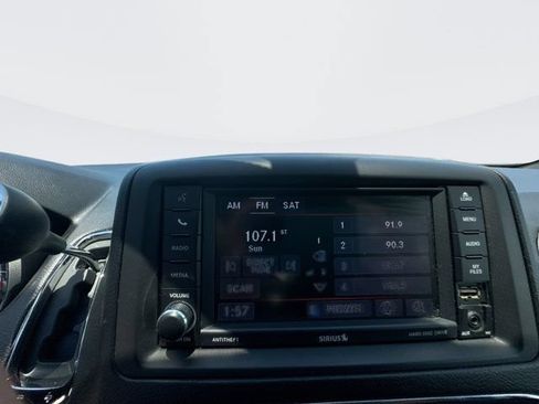Used 2019 Dodge Grand Caravan SXT FWD image 18