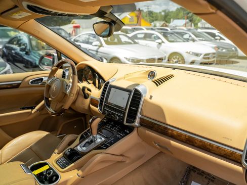 Used 2013 Porsche Cayenne AWD/4WD image 15