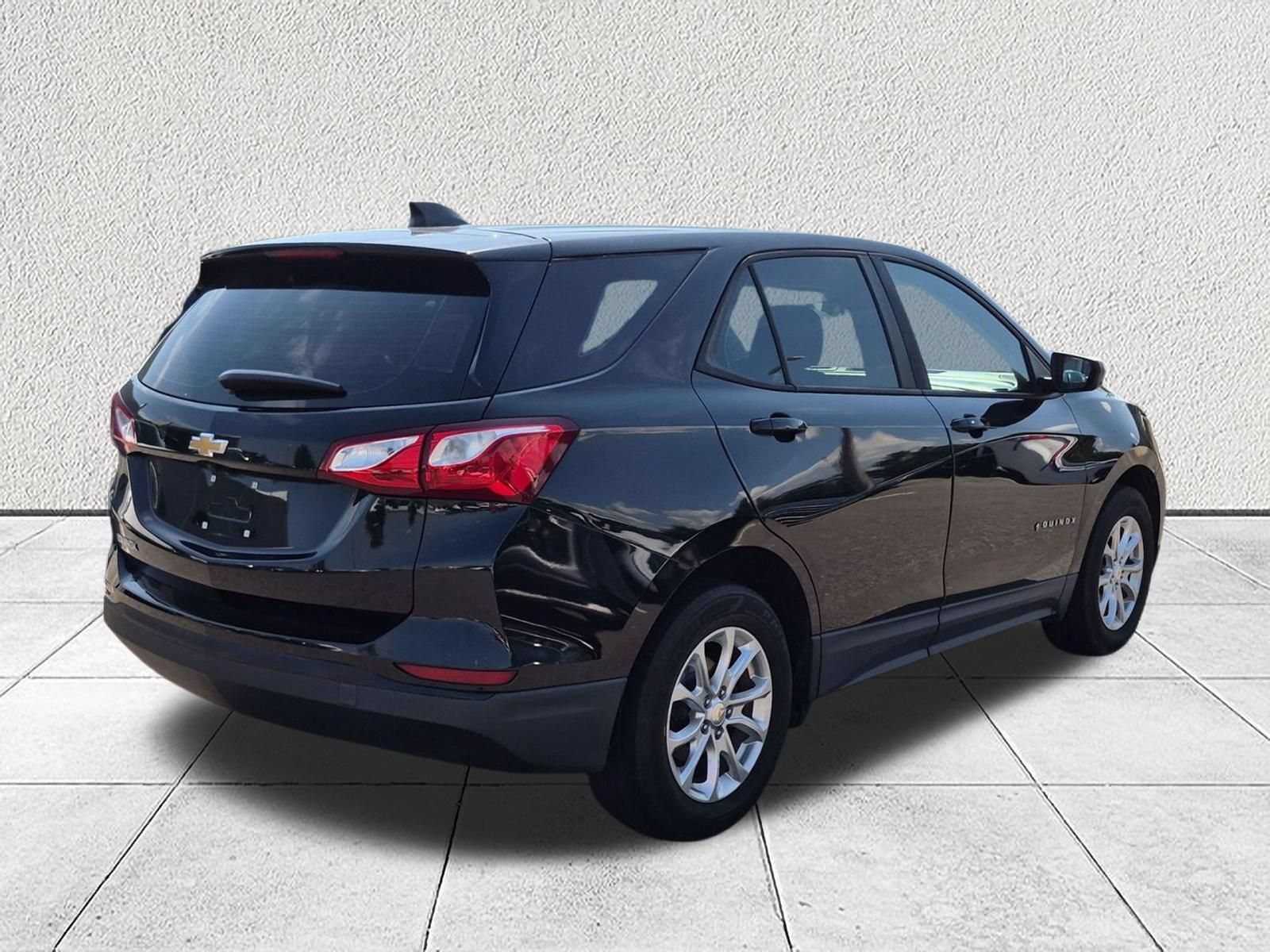Used 2020 Chevrolet Equinox LS FWD image 3