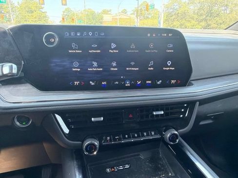 Used 2025 Chevrolet Tahoe Z71 w/ Comfort Package AWD/4WD image 13