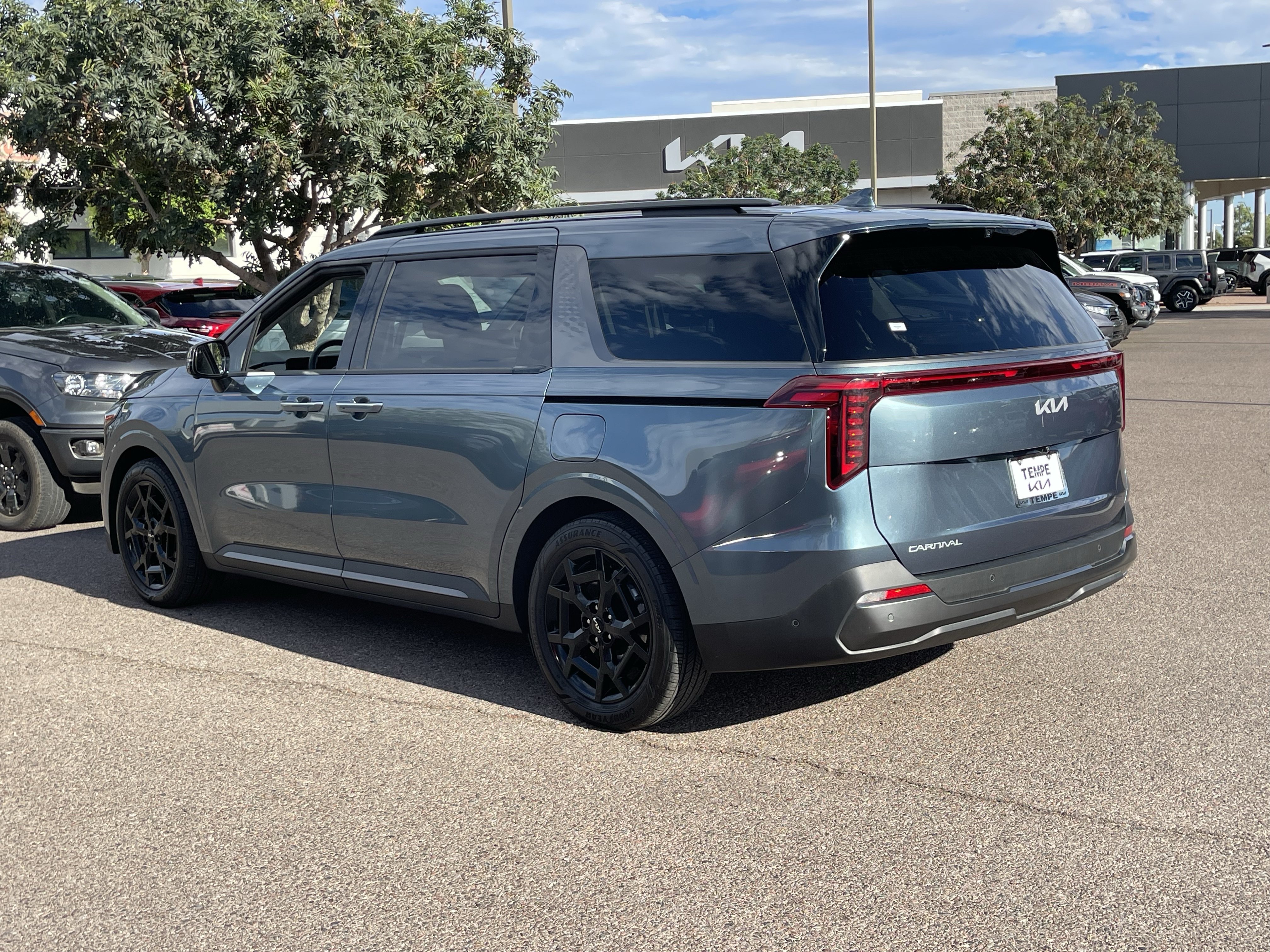 Certified 2025 Kia Carnival SX Prestige FWD image 4