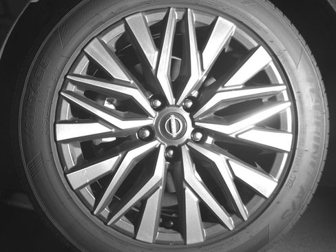 Used 2025 Nissan Altima 2.5 SV FWD image 9