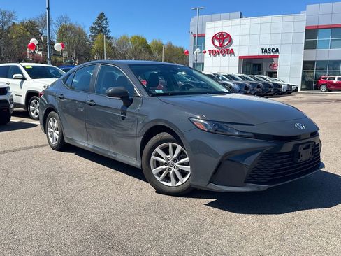 Used 2025 Toyota Camry LE AWD/4WD image 1