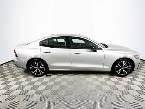 Used 2025 Volvo S60 B5 Core image 8