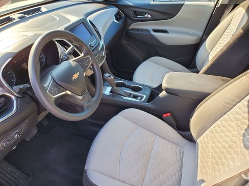 Used 2021 Chevrolet Equinox LS image 18