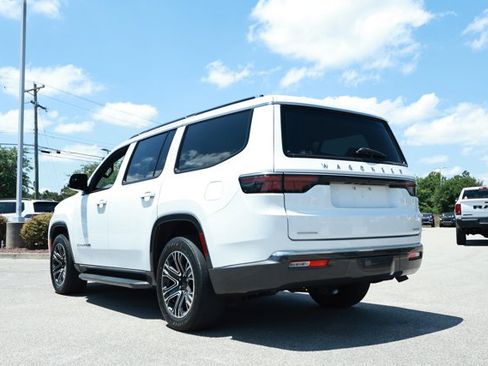 Used 2022 Jeep Wagoneer Series III AWD/4WD image 8
