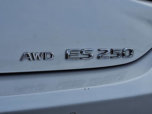 Used 2021 Lexus ES 250 w/ Premium Package image 30