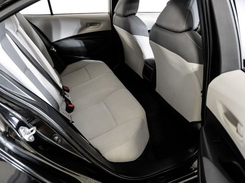 Used 2022 Toyota Corolla LE image 32