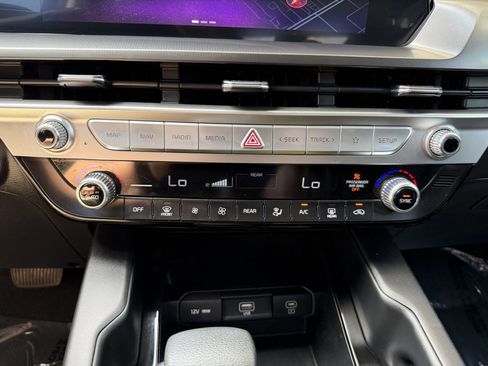 Used 2023 Kia Telluride LX FWD image 25