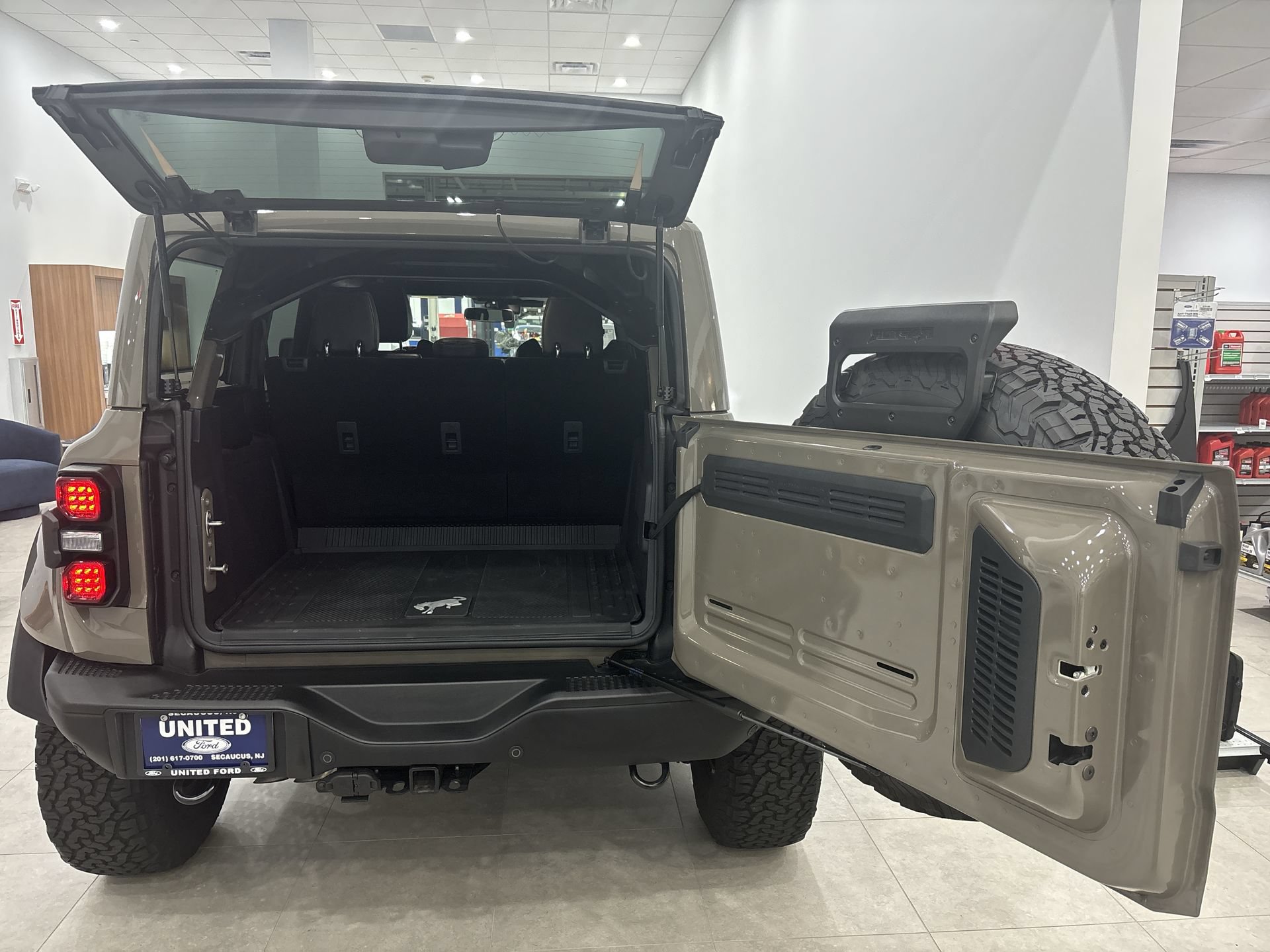 New 2025 Ford Bronco Raptor w/ Interior Carbon Fiber Pack AWD/4WD image 29