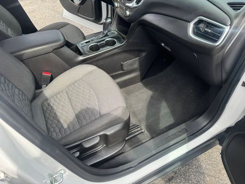Used 2018 Chevrolet Equinox LT image 17