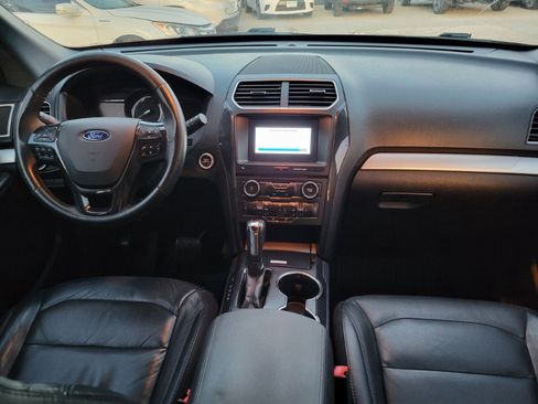 Used 2017 Ford Explorer XLT w/ Equipment Group 202A FWD image 29