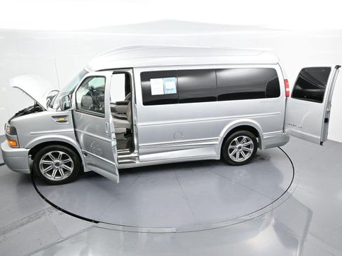 Used 2017 GMC Savana 2500 RWD image 50