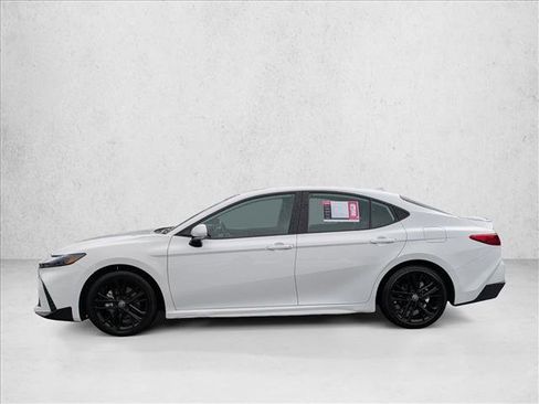 Used 2025 Toyota Camry SE FWD image 9