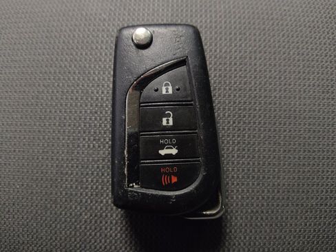 Used 2022 Toyota Corolla LE FWD image 32