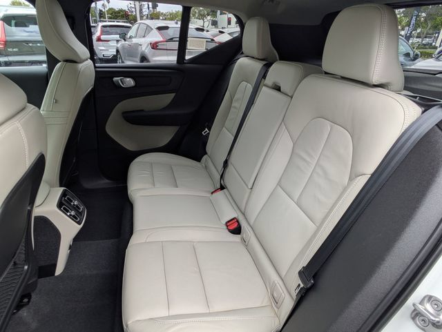 Certified 2023 Volvo XC40 B5 Ultimate AWD/4WD image 27