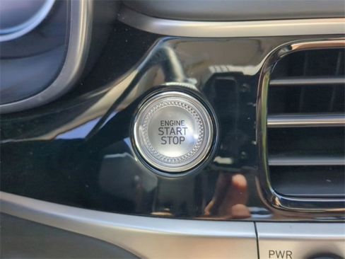 Used 2025 Genesis G70 2.5T image 57