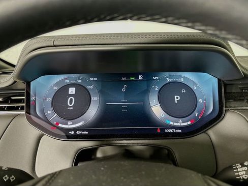 Used 2025 Land Rover Range Rover Sport SE image 13