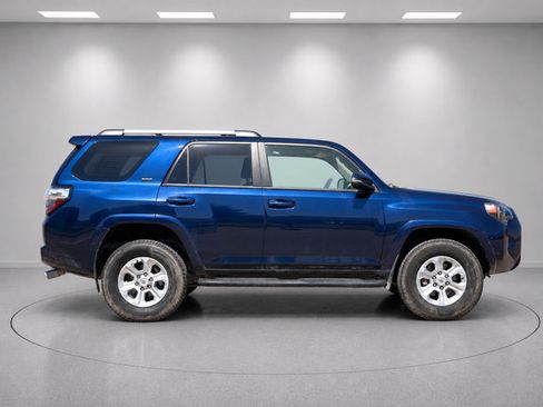 Used 2020 Toyota 4Runner SR5 Premium AWD/4WD image 2