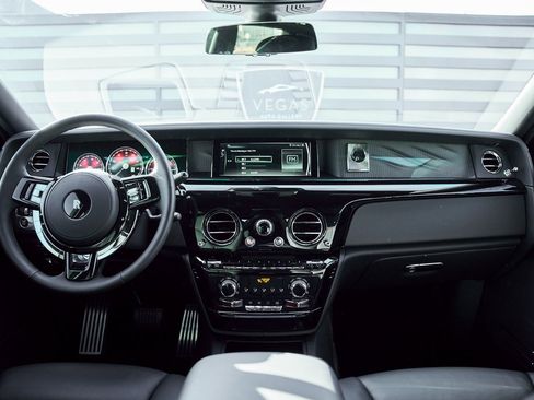 Used 2024 Rolls-Royce Phantom Sedan image 70