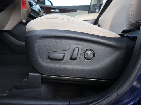 Used 2018 Kia Sorento FWD image 19