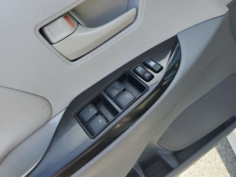Used 2011 Toyota Sienna LE w/ Towing Pkg FWD image 19