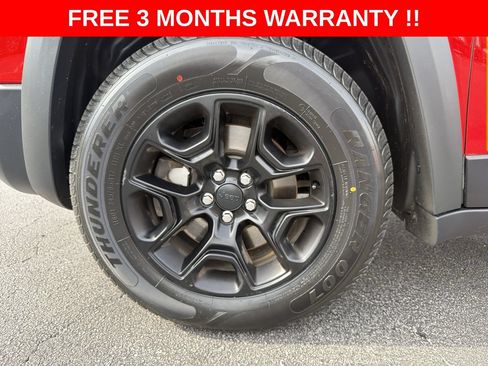 Used 2019 Jeep Cherokee Trailhawk AWD/4WD image 35