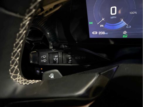 Used 2025 Chevrolet Blazer EV LT w/ Super Cruise Package image 18