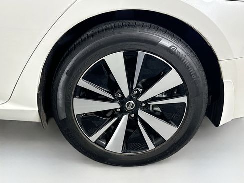 Used 2022 Nissan Altima 2.5 SV w/ SV Premium Package image 11