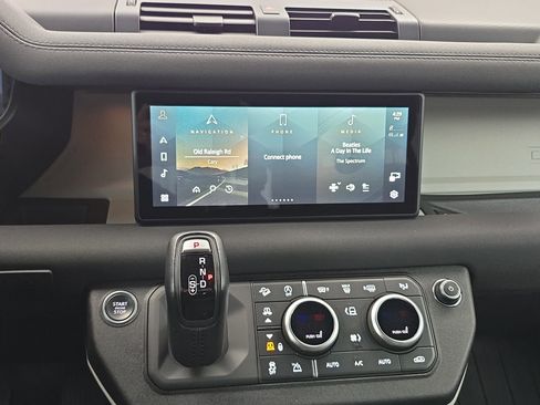 Certified 2022 Land Rover Defender 110 X-Dynamic SE image 19