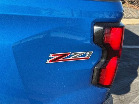 Used 2023 Chevrolet Colorado Z71 w/ Z71 Convenience Package 2 image 5